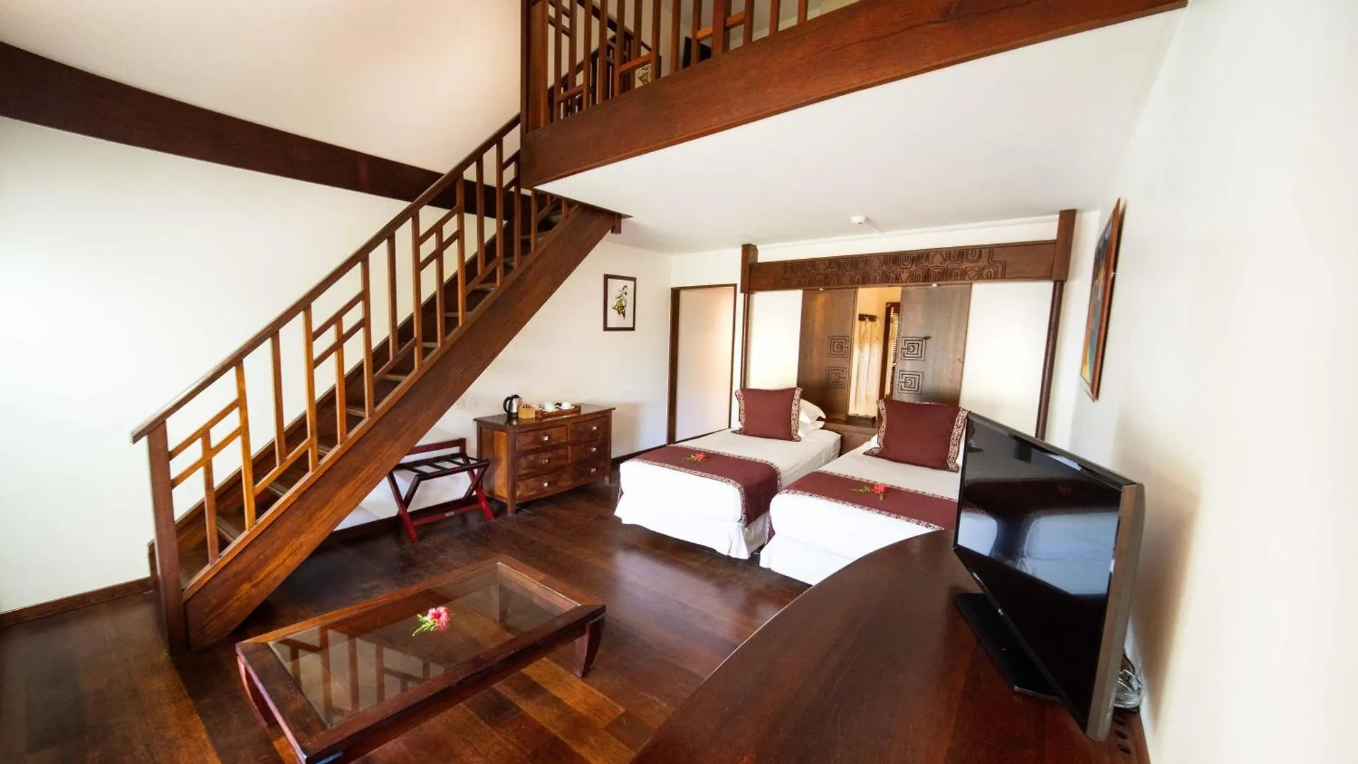 Manava Beach Resort & Spa Moorea Maharepa  4*, Maharepa (Moorea)